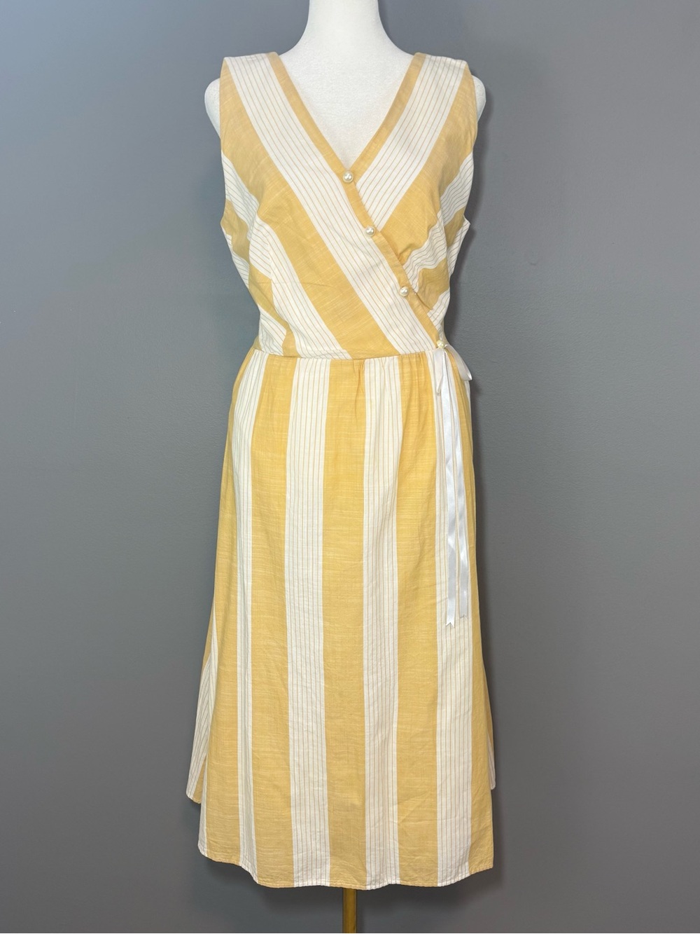 Christopher & Banks Women’s Size 10 Sleeveless Yellow White Stripe Self Belt